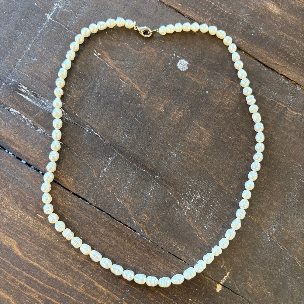 Vintage 18" White Pearl Necklace – Lobster Clasp, Classic Elegance